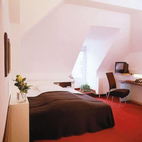 Elaya Hotel 3*